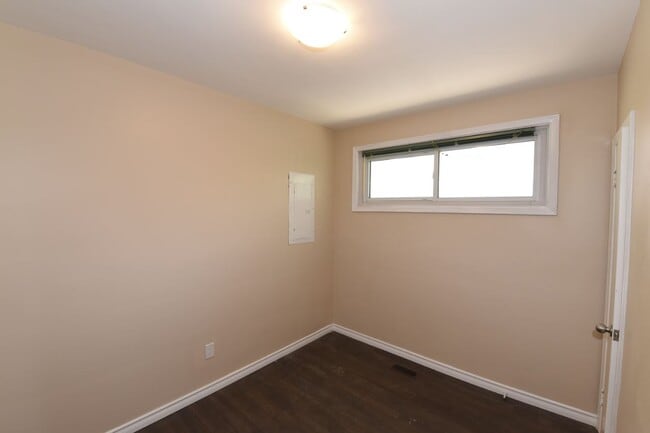 Building Photo - 333 Rosedale Dr