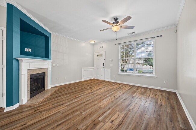 Foto del edificio - "Charming 2-Bedroom Townhouse Retreat in B...