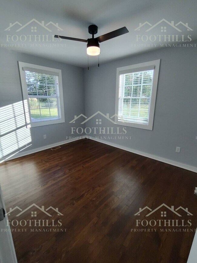 Foto del edificio - 2-Bedroom Home with Appliances and Flat Ba...