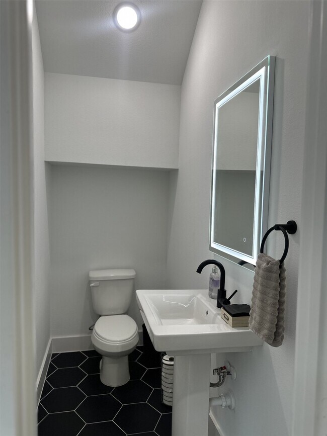 Building Photo - 1711 Ruth St