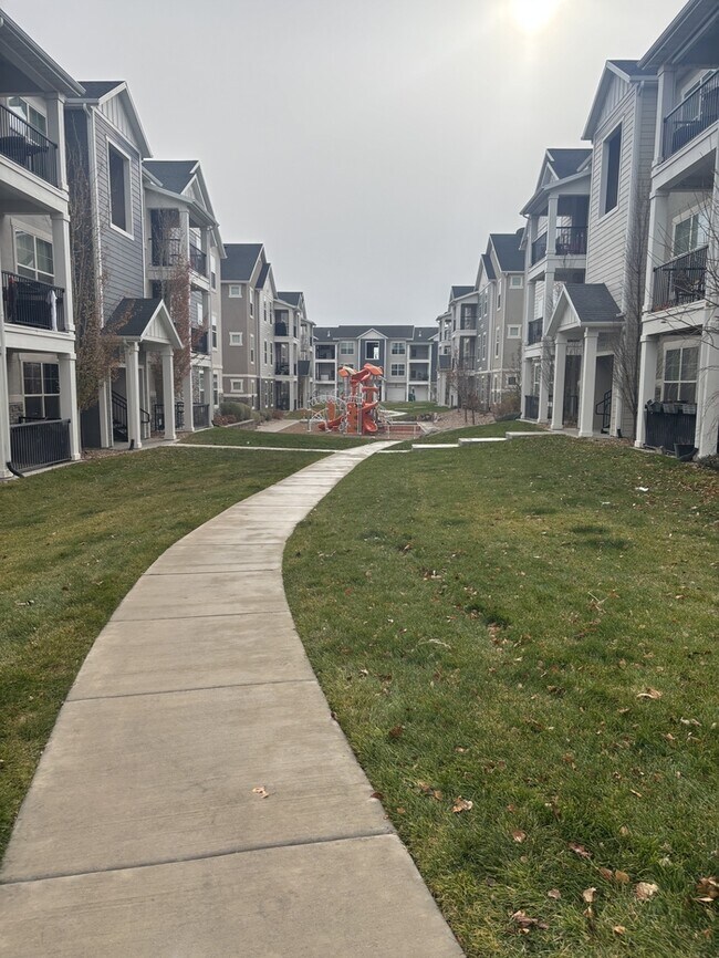 Building Photo - 3 bedroom condo in Herriman