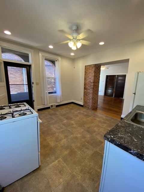 Large kitchen with access to back yard - 1129 N Euclid Ave