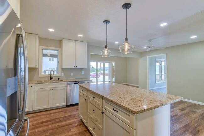 Building Photo - 4 Fisher Creek Dr