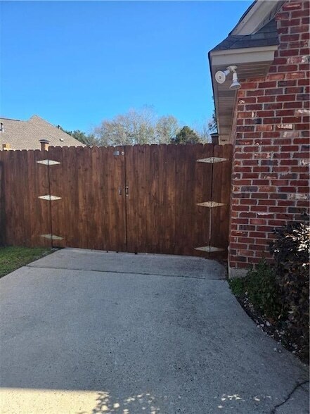 Foto del edificio - 361 Autumn Lakes Rd