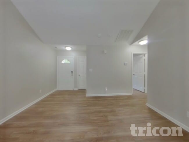 Foto del edificio - 2736 Daffodil Dr