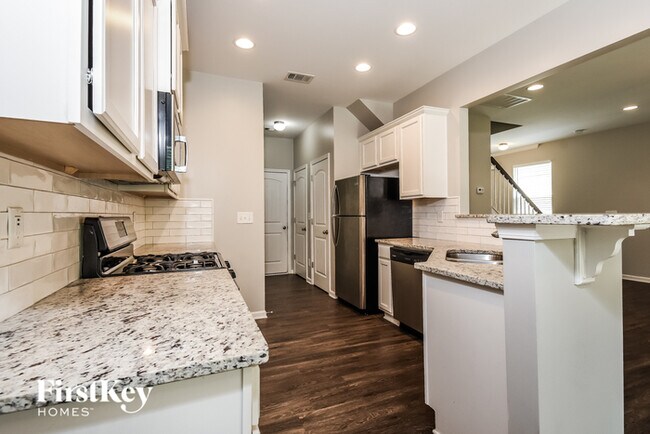 Building Photo - 641 Royal Crest Ct