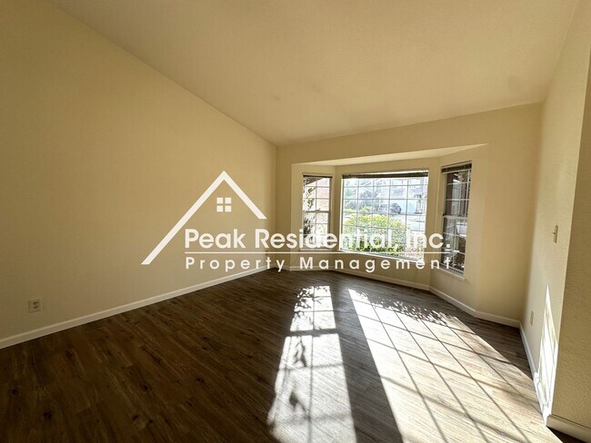 Foto del edificio - Very Nice Roseville 3bd/2ba Home with 2 Car Garage!