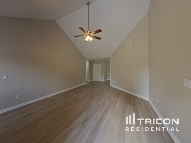 Building Photo - 2252 Red Rose Ln