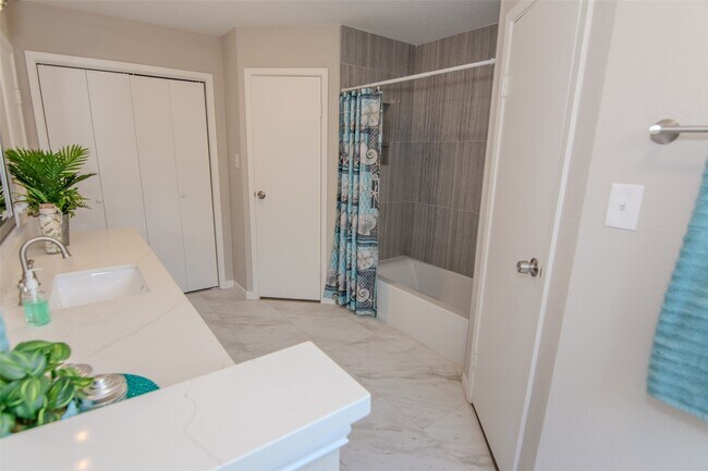 Building Photo - 6703 Stonewater