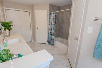 Building Photo - 6703 Stonewater