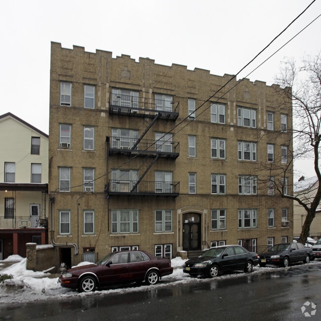 Building Photo - 166 Summit Ave