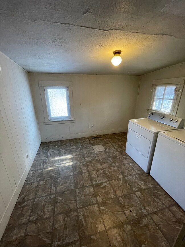 Laundry & den area - 1205 S Crestline St