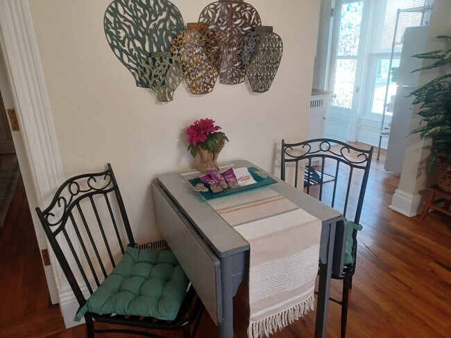 Table/desk - 3919 S 48th St