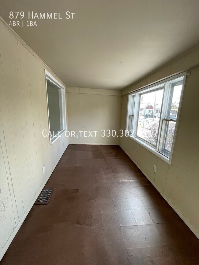Foto del edificio - Four bedroom one bathroom home for rent
