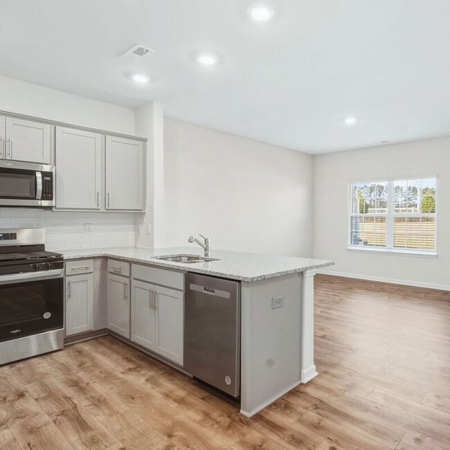 Building Photo - 153 Leo St