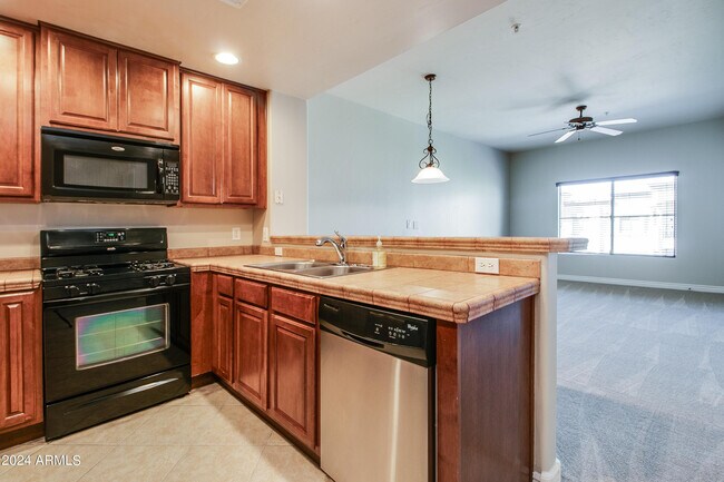 Foto del edificio - 5450 E Deer Valley Dr