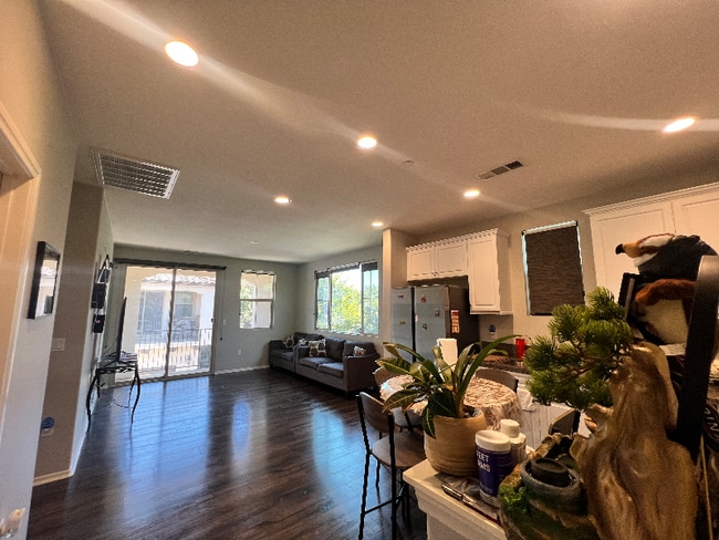 Building Photo - 3230 E Yountville Dr