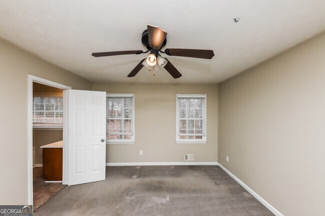 Foto del edificio - 28 Loxley Ct