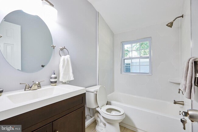 Foto del edificio - 13223 Poplar Hill Rd