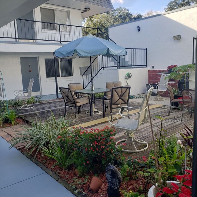Building Photo - 2 bedroom 1 bath NEWLY RENOVATED CONDO "NE...