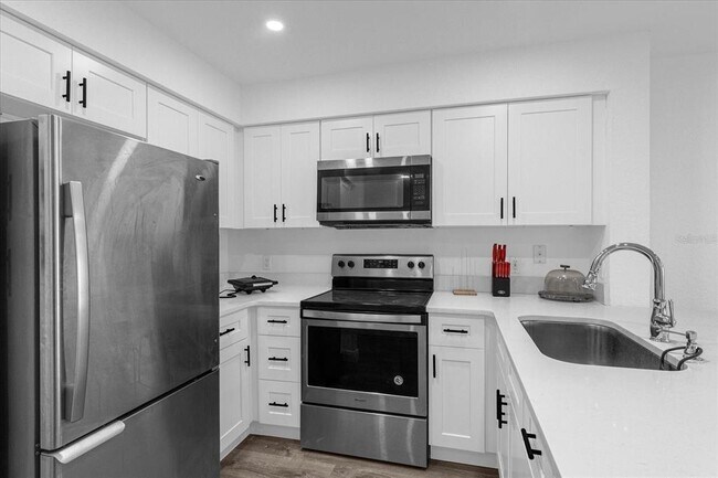 Building Photo - 14036 Fairway Island Dr
