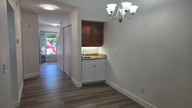 Foto del edificio - 2 Bed 2 Bath townhome with a Den/ Office s...