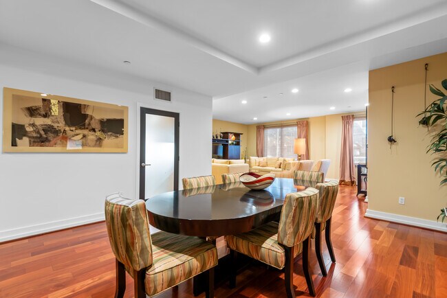 Foto del edificio - 130 N Swall Dr