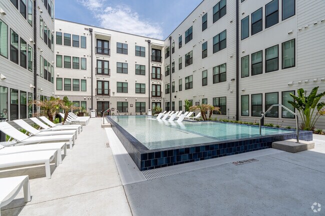 Piscina de inmersión relajante - SOFI at 6311