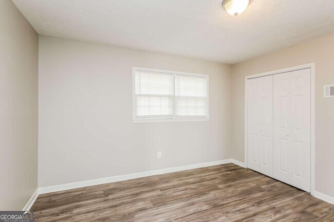 Building Photo - 180 Colonial Hills Rd