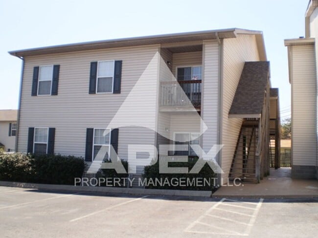 MOVE-IN SPECIAL,NO RENT TIL JUNE 1ST! - 3 Bd | 2 Ba 1st Floor Condo in West Knoxville! - MOVE-IN SPECIAL,NO RENT TIL JUNE 1ST! - 3 Bd | 2 Ba 1st Floor Condo in West Knoxville!
