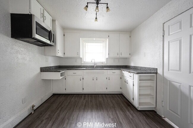 Building Photo - "Charming 3-Bedroom Home in Anderson's Hea...