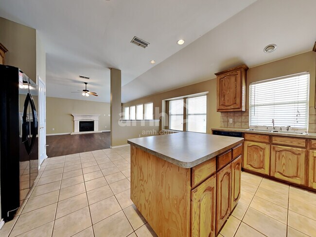 Building Photo - 8820 Sunset Trace Dr