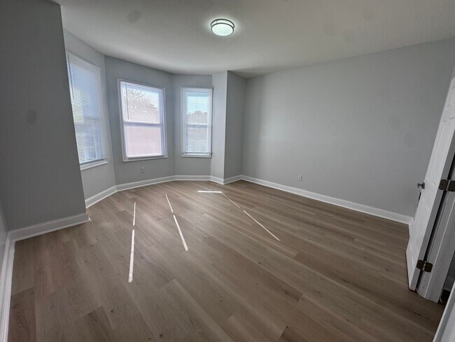 Foto del edificio - 5811 Crittenden St