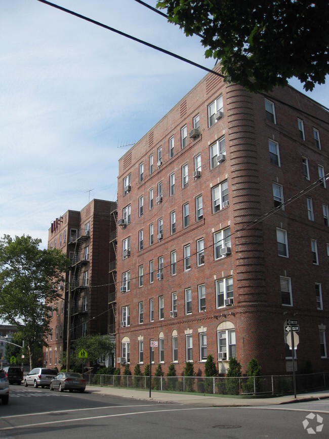 Building Photo - 1280 E 12th St