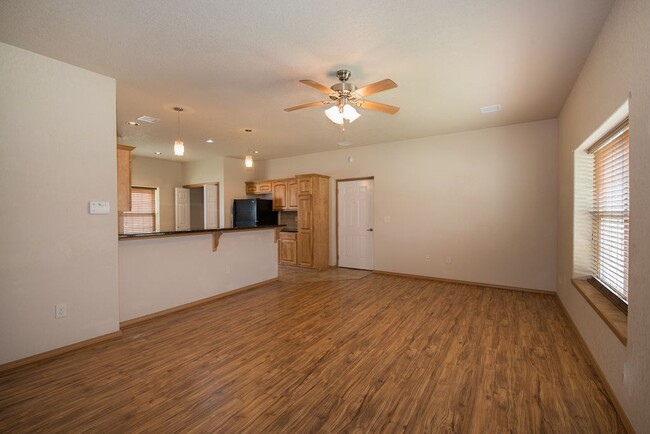Building Photo - 201 E Karla Ave