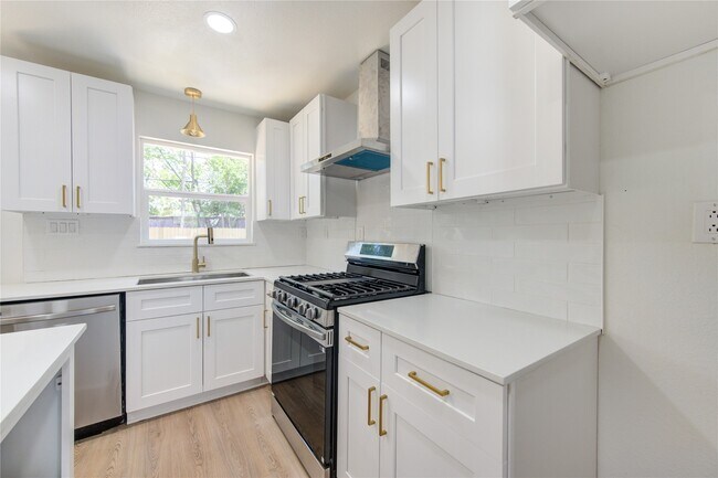 Building Photo - 6725 Madrid St