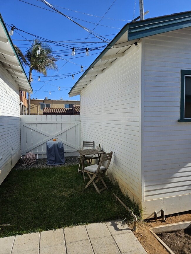 Building Photo - OCEAN BEACH STUDIO COTTAGE