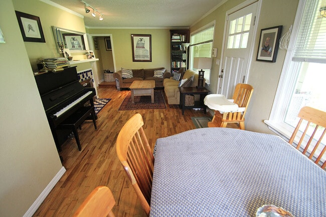 Building Photo - RENOVATED 3 BEDROOM SEATTLE HOME FOR RENT W LARGE, PRIVATE CORNER LOT!