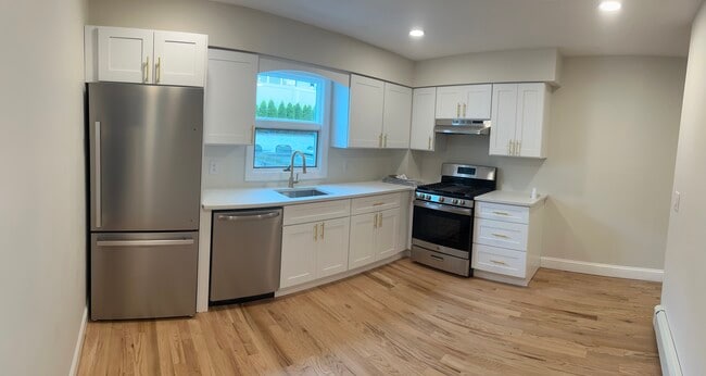 Kitchen - 32 Almond St