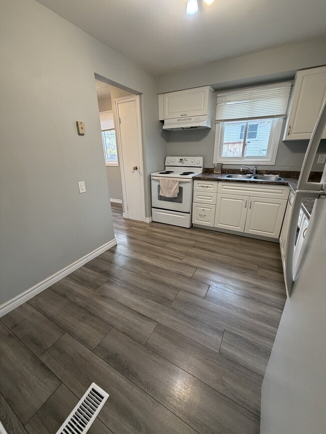 Building Photo - 1199 Afton Dr