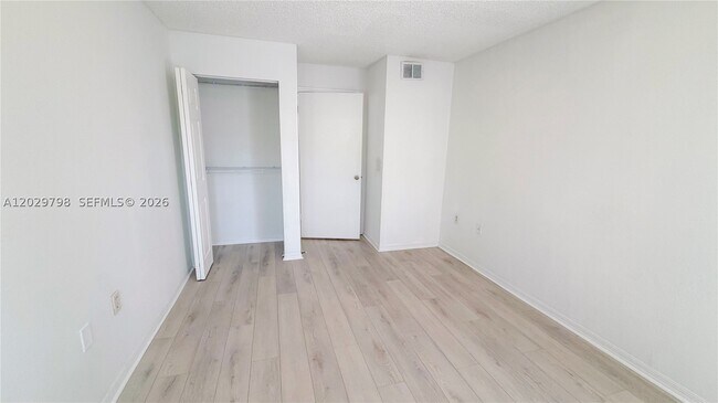 Building Photo - 13060 Vista Isles Dr
