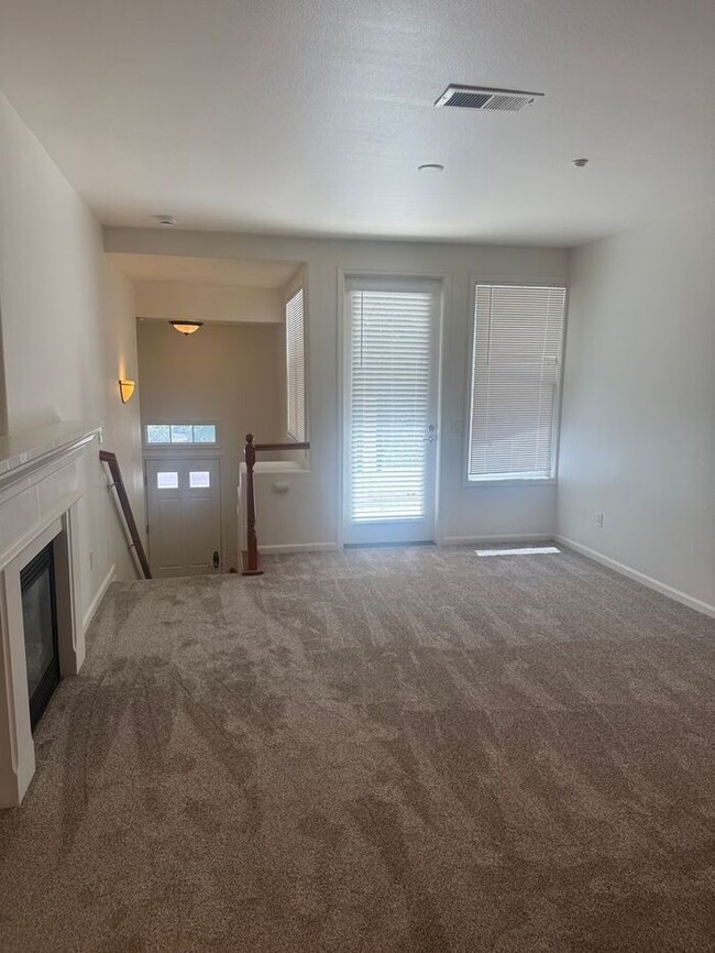 Foto del edificio - Stunning 2-bedroom, 2-bathroom townhouse