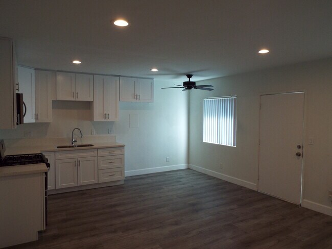 Kitchen - 7622 Pickering Ave