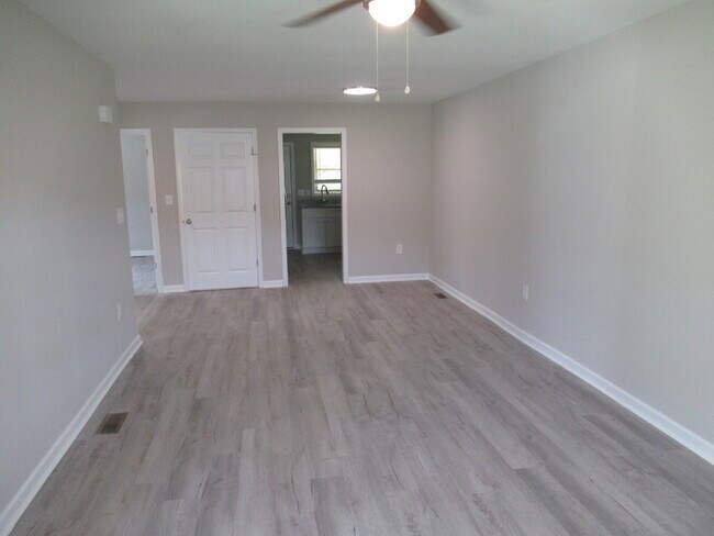 Foto del edificio - Newly Renovated Duplexes in Lincolnton – N...