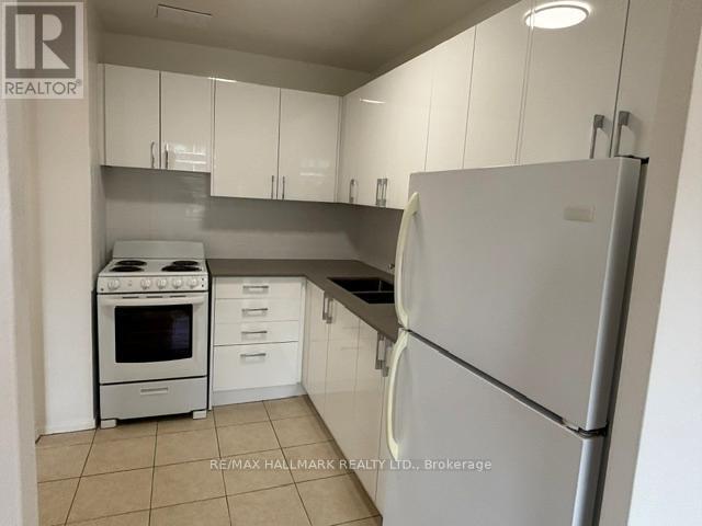 Photo du bâtiment - 515 N Service Rd