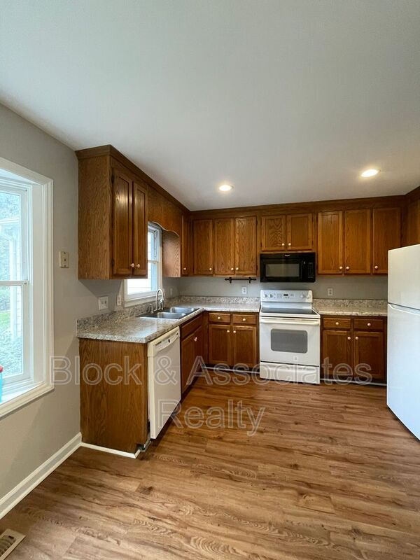 Foto del edificio - 928 Chatfield Dr