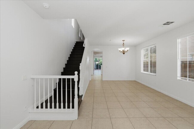 Foto del edificio - The Perfect Home Base Near UC Riverside