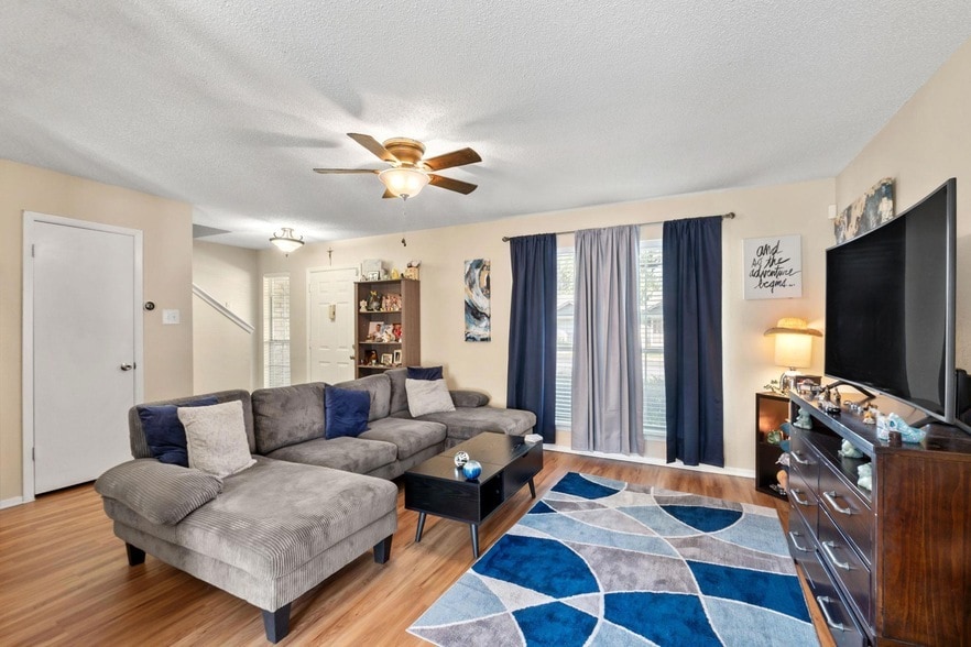 Primary Photo - 1015 E Yager Ln