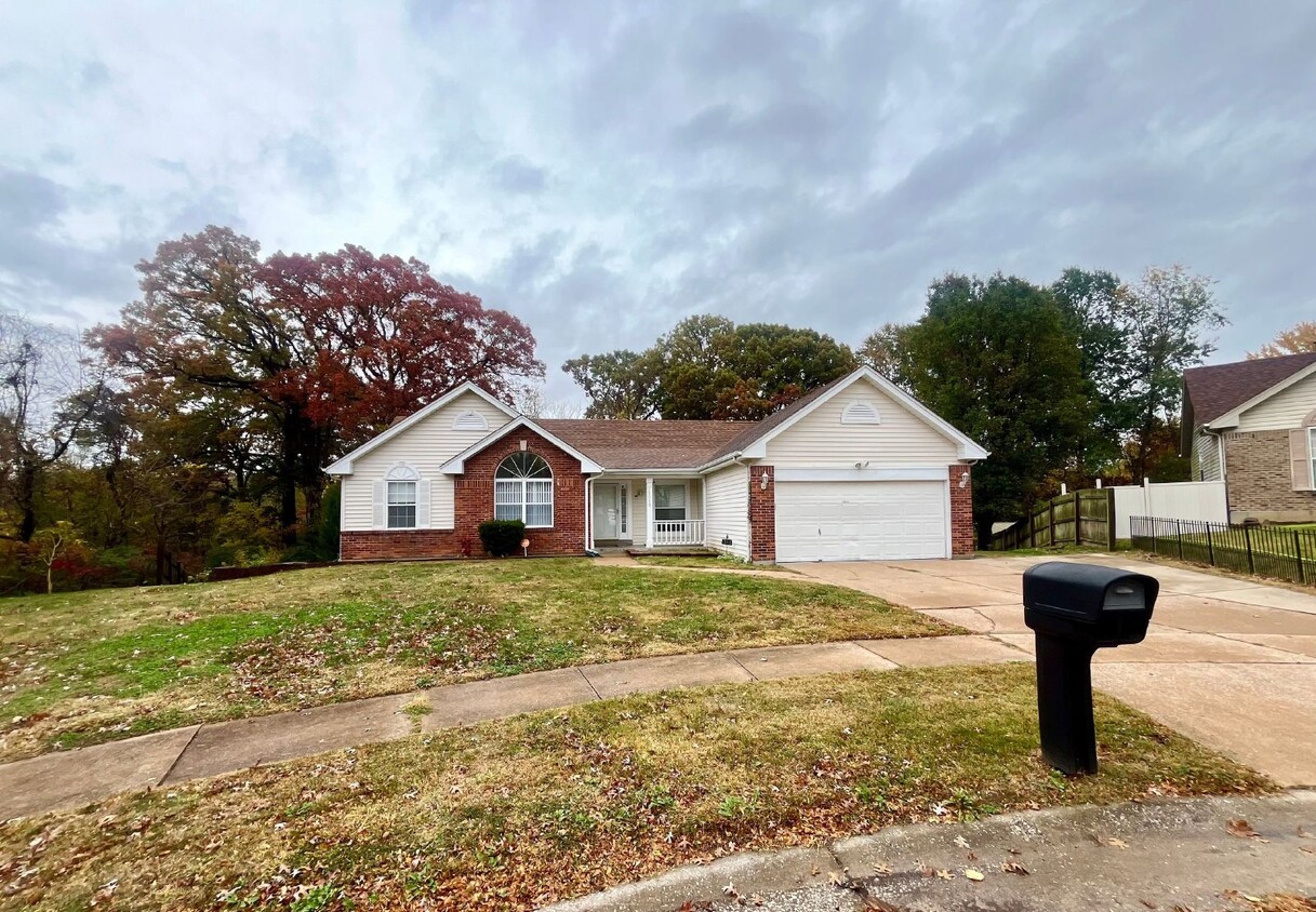 Primary Photo - Welcome Home: Spacious 4-Bedroom Gem with ...