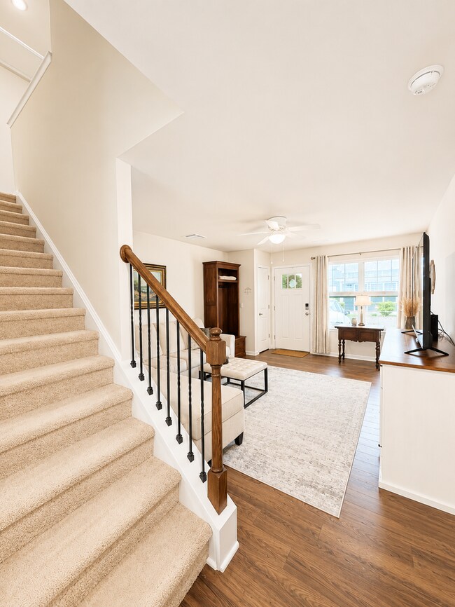 Foto del edificio - Arden Townhouse w/ One Car Garage